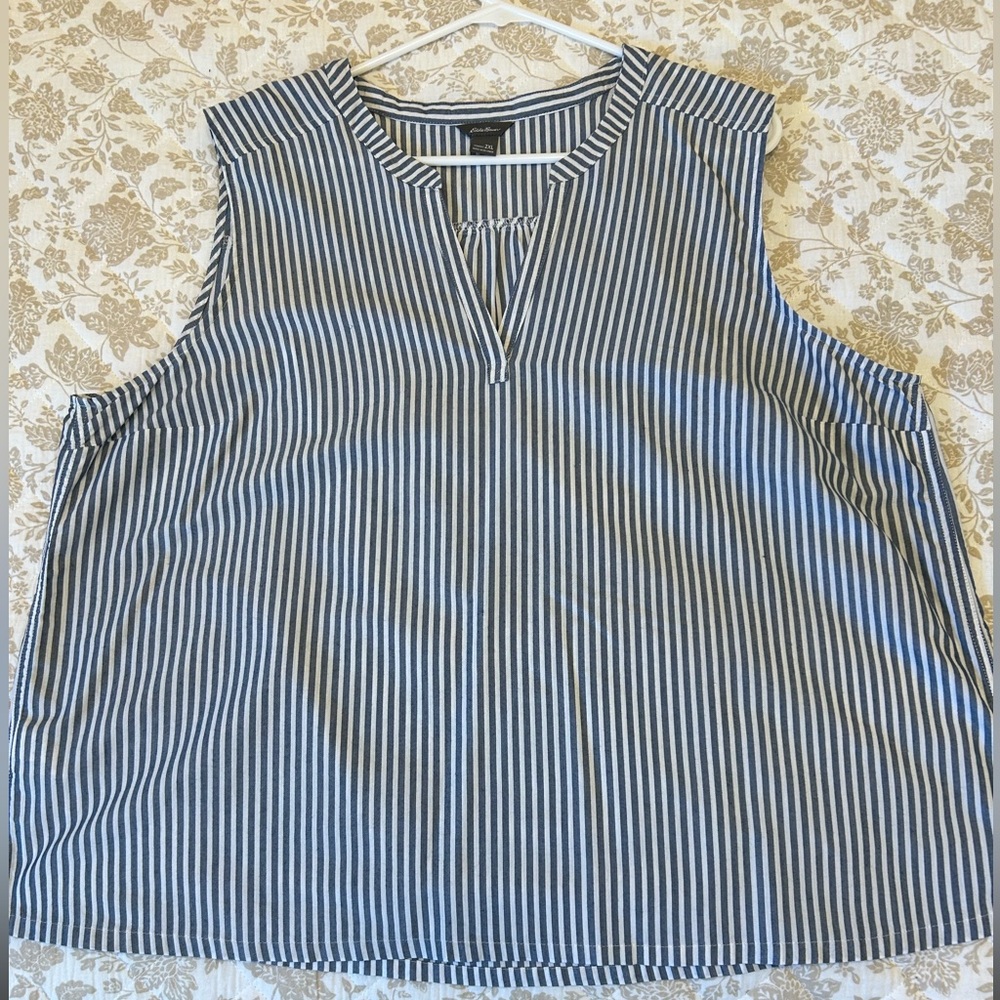 Eddie Bauer Women's Blue & White Striped Sleeveless Blouse-2 XL.. Like New!!!